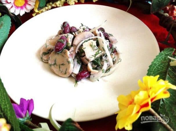 Chicken salad with beans