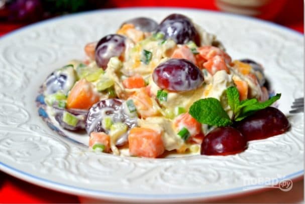 Салат із курки з виноградом