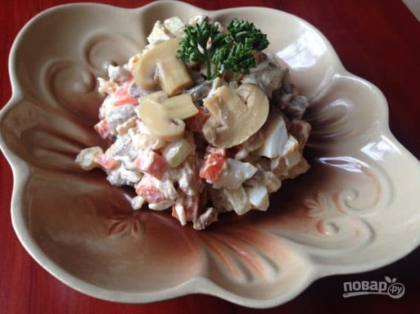 Salad with chicken liver and mushrooms