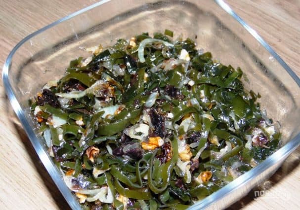 Salad with marinated sea kale