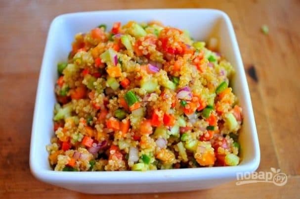 Vegetable and quinoa salad