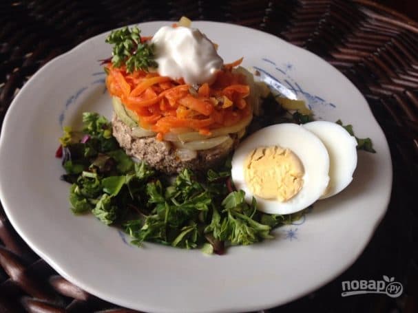 Salad with liver and carrots