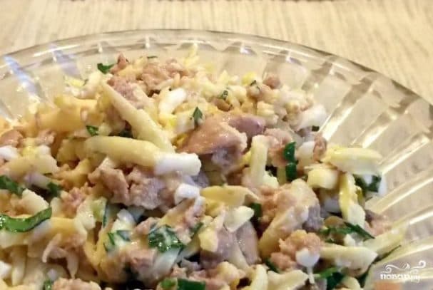 Salad with liver and cheese