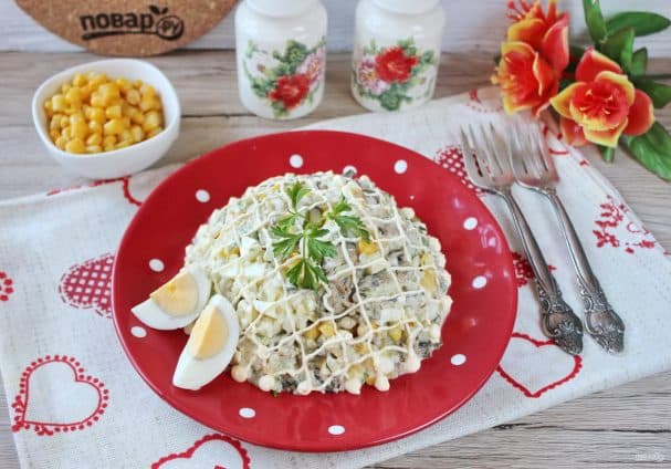 Салат из шпрот и кукурузы