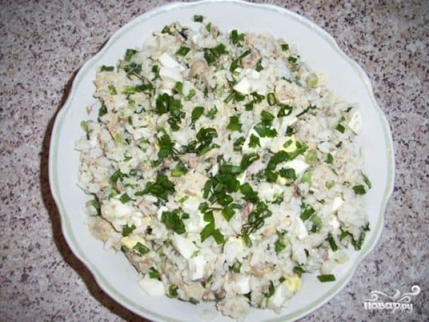 Салат із скумбрії з рисом