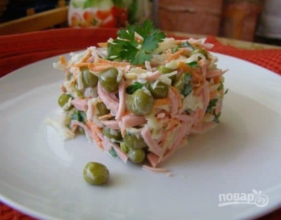 Салат з варанай калбасай