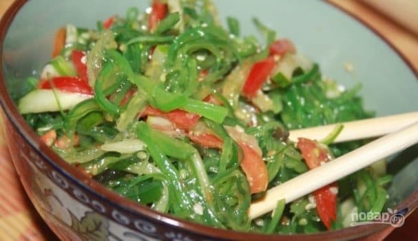Seaweed salad with wakame