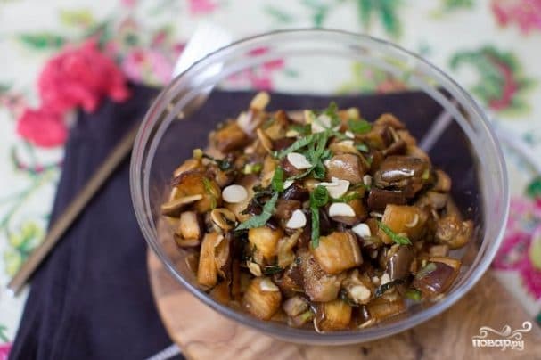Eggplant salad with roasted eggplants