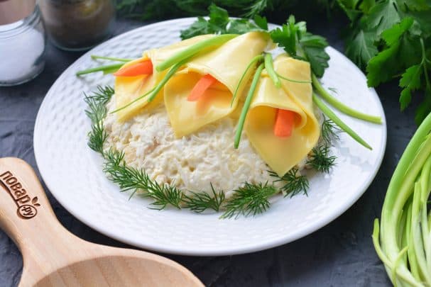 Салат с ананасом