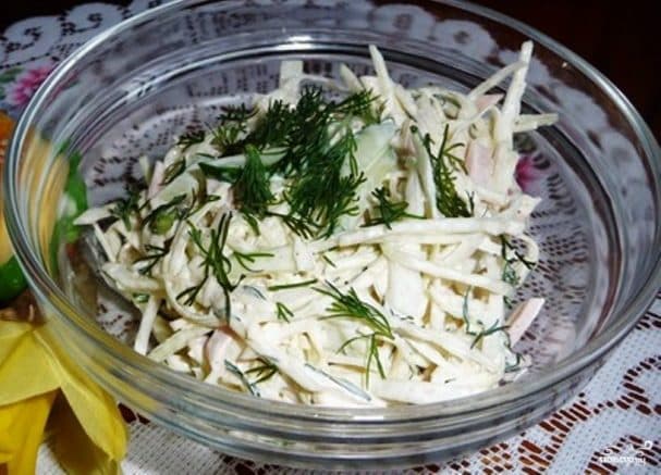 Капустяний салат із ковбасою