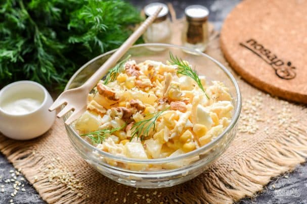 Салат с ананасом