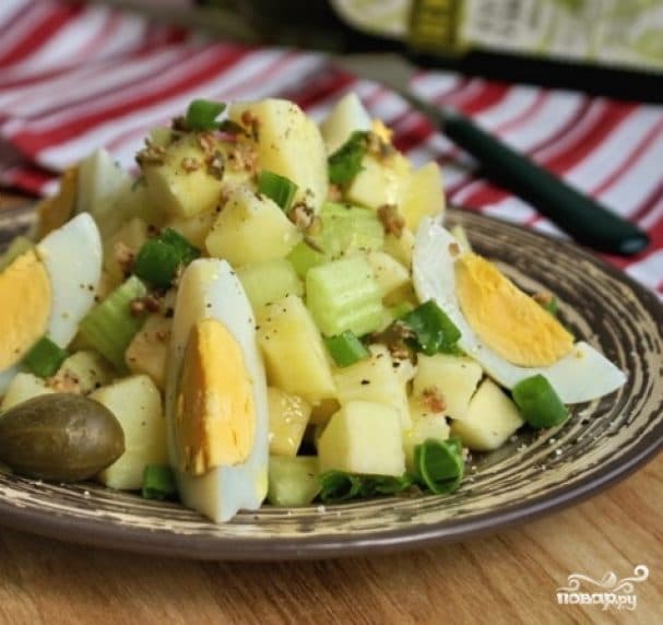 Салат картофельный с яблоками