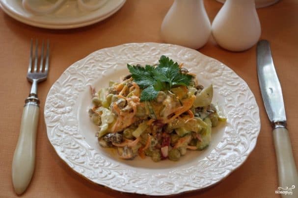 Salad with mushrooms