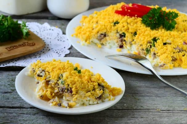 Салат классический слоеный