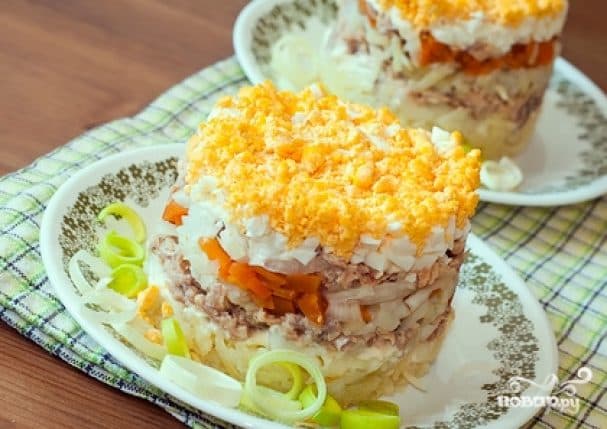Салат з яблыкам