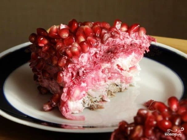 М'ясний салат із гранатом