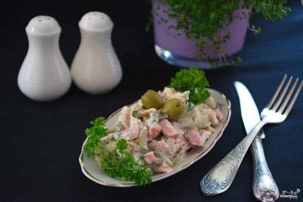 Салат выдатны з курыцай