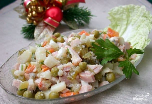 Салат з курай копчанай курыцай