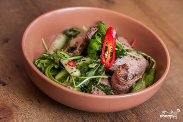 Spicy beef salad