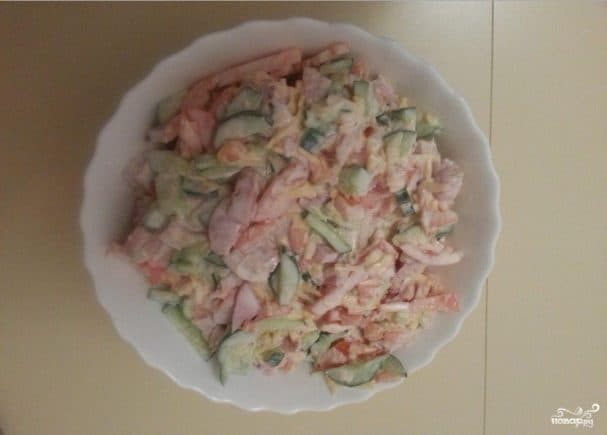 Салат з курыцай пад копчанай