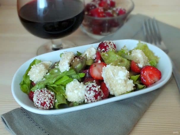 Avocado and strawberry salad