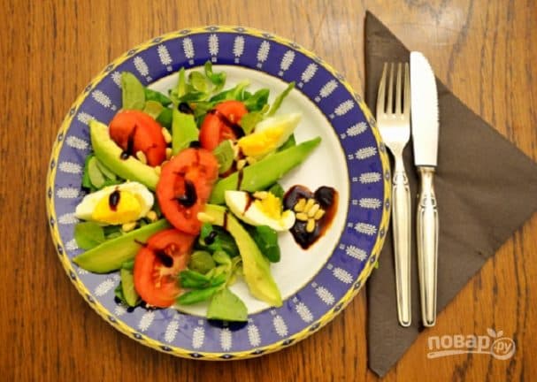 Avocado and tomato salad
