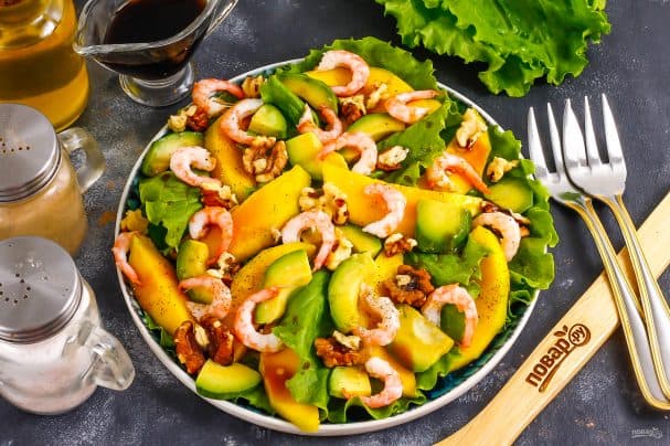 Avocado, mango, and shrimp salad
