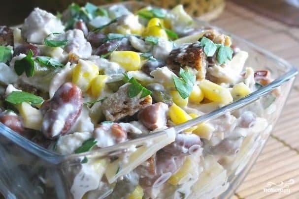 Salad with bacon and croutons
