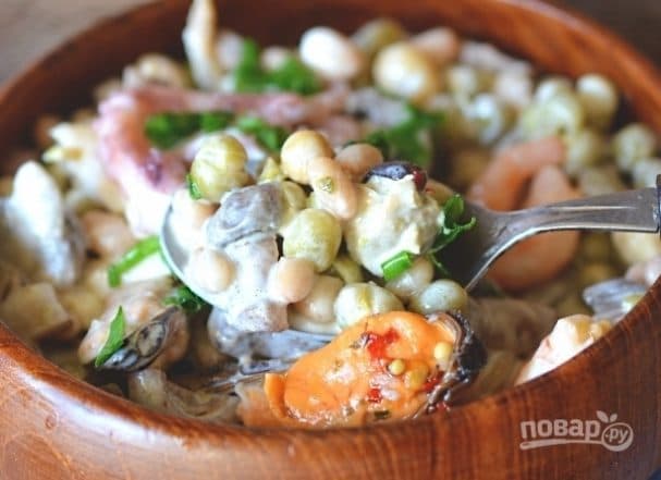 Салат с белой консервированной фасолью