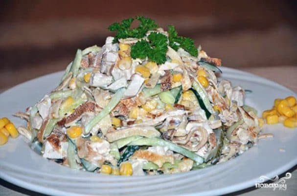 Салат з млинцями та куркою