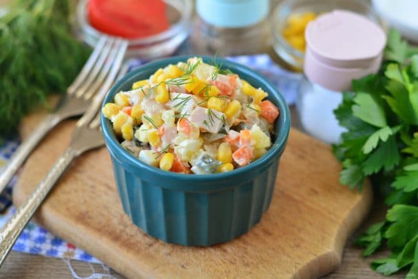 Salad with roast pork and corn