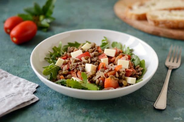 Lentil and arugula salad