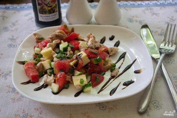 Salad with feta and chicken