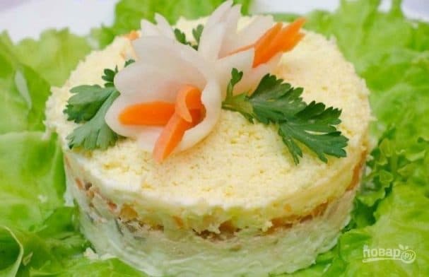 Salad with lightly salted trout