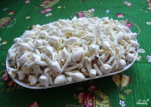 Салат зь цёмным лосасом гарачага копчэньня