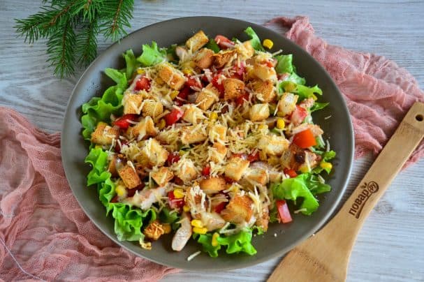 Salad with croutons