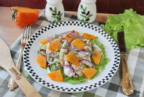 Салат з хурмою та куркою