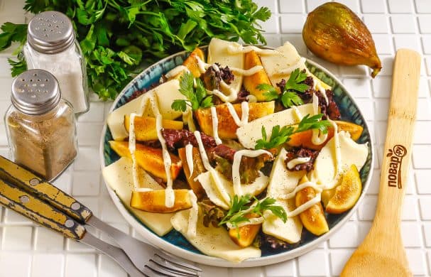 Fig and mozzarella salad
