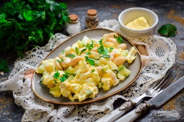 Salad with squid and beans