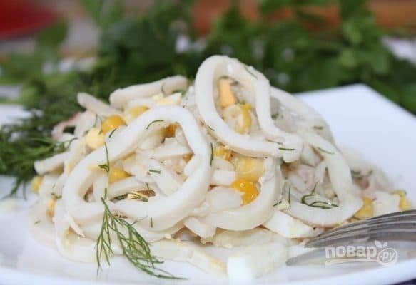 Салат с кальмарами и рисом
