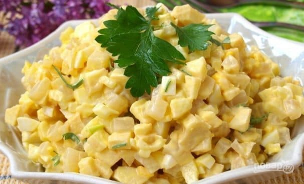 Salad with squid and apple