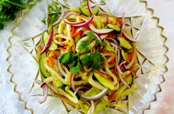 Класічны салат з калямарамы