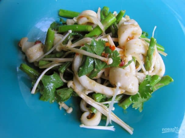 Squid and mushroom salad