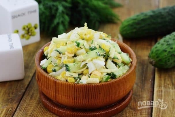 Салат з кальмарамі і сырам