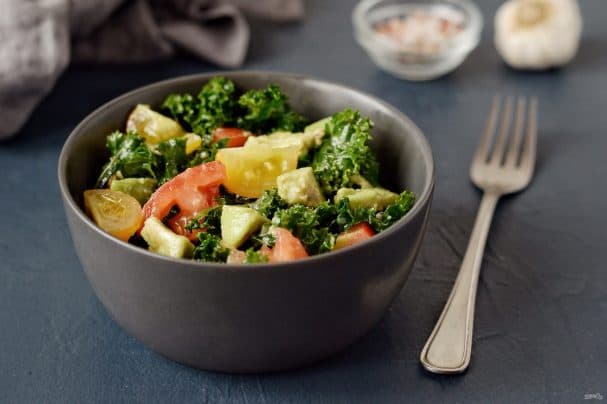 Kale and avocado salad
