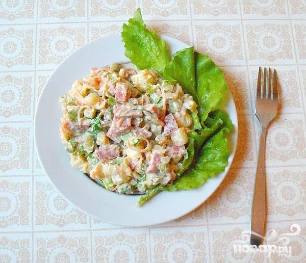 Салат із ковбасою