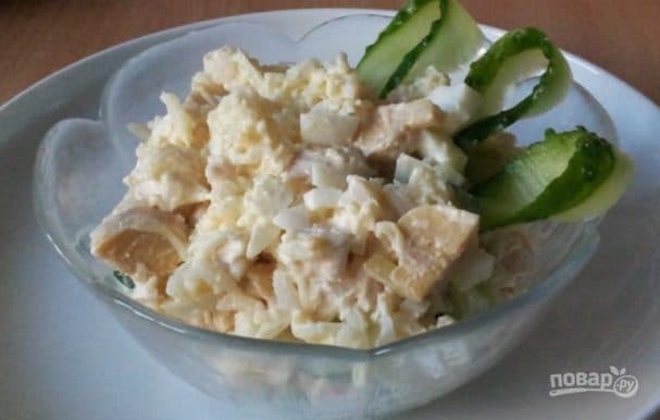 Salad with canned mushrooms