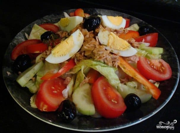 Salad with canned fish