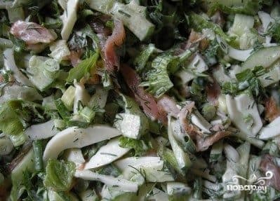 Салат с копченой форелью