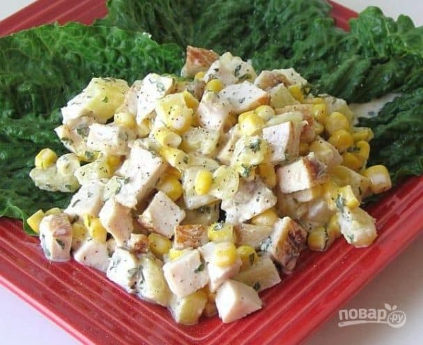 Salad with smoked chicken breast and pineapple